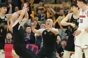 -篮球比赛裁判遭遇疯狂抗议事件