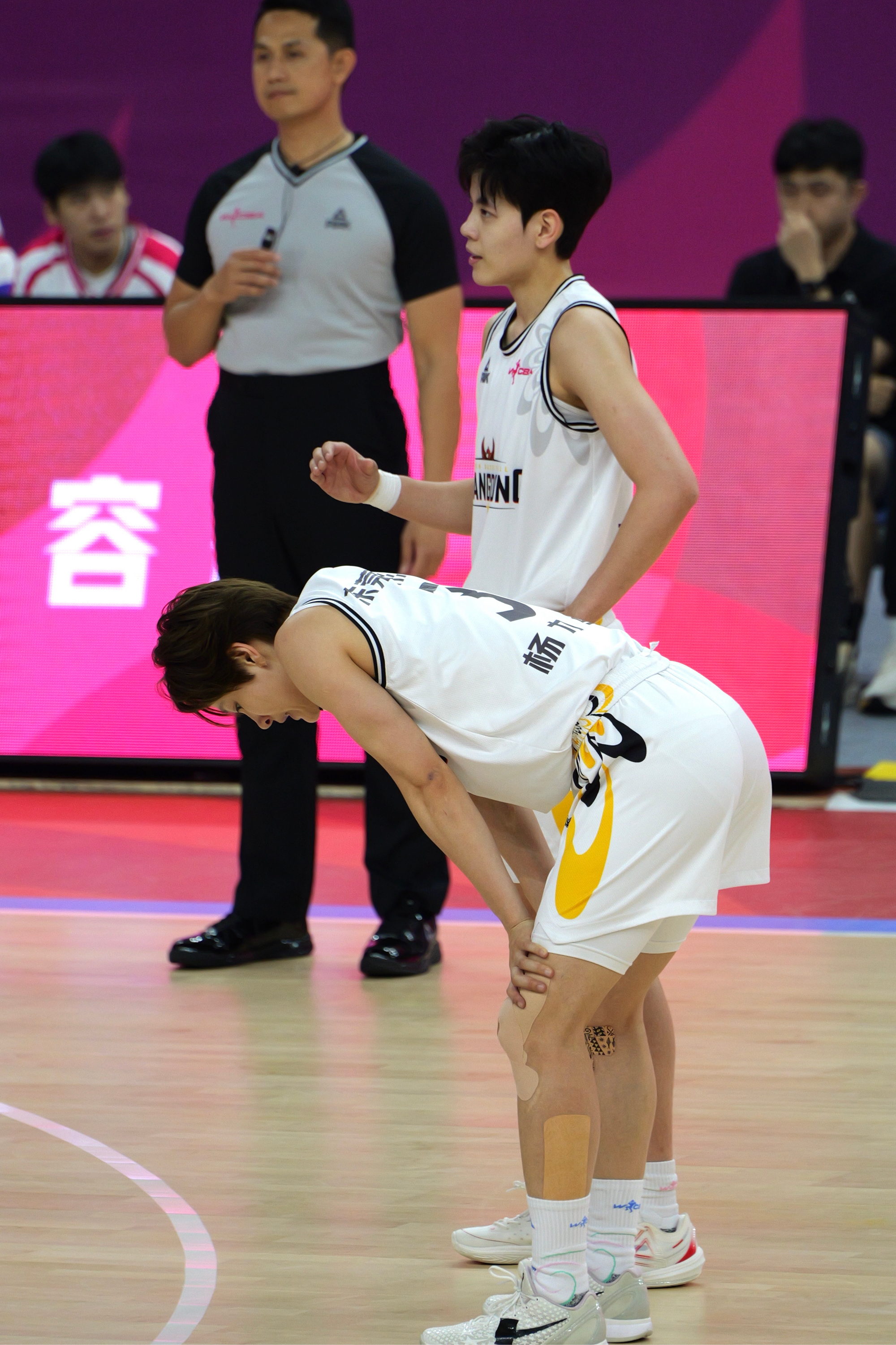 CBA联赛强队对决，火爆局面尽显风采