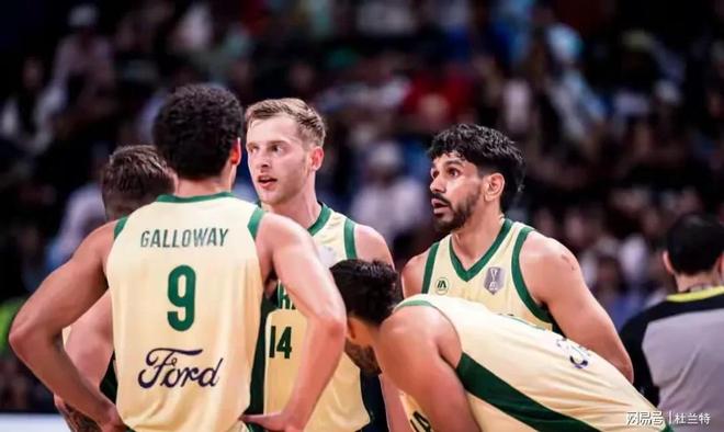 澳大利亚队击败对手，登顶榜首