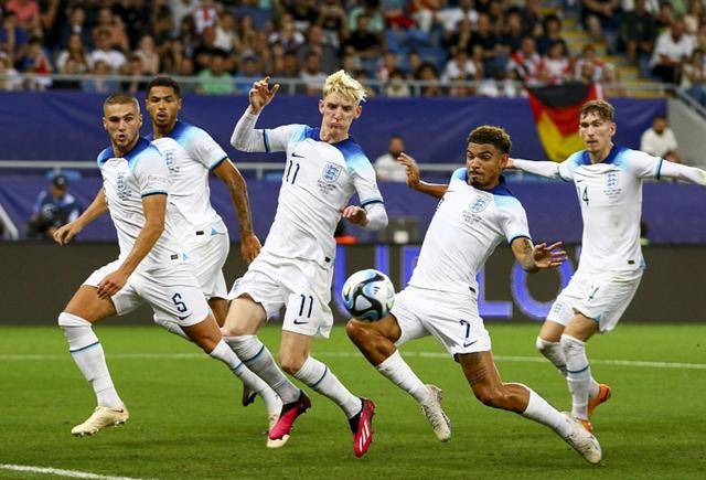 英国队在国际足球赛中展现出色表现