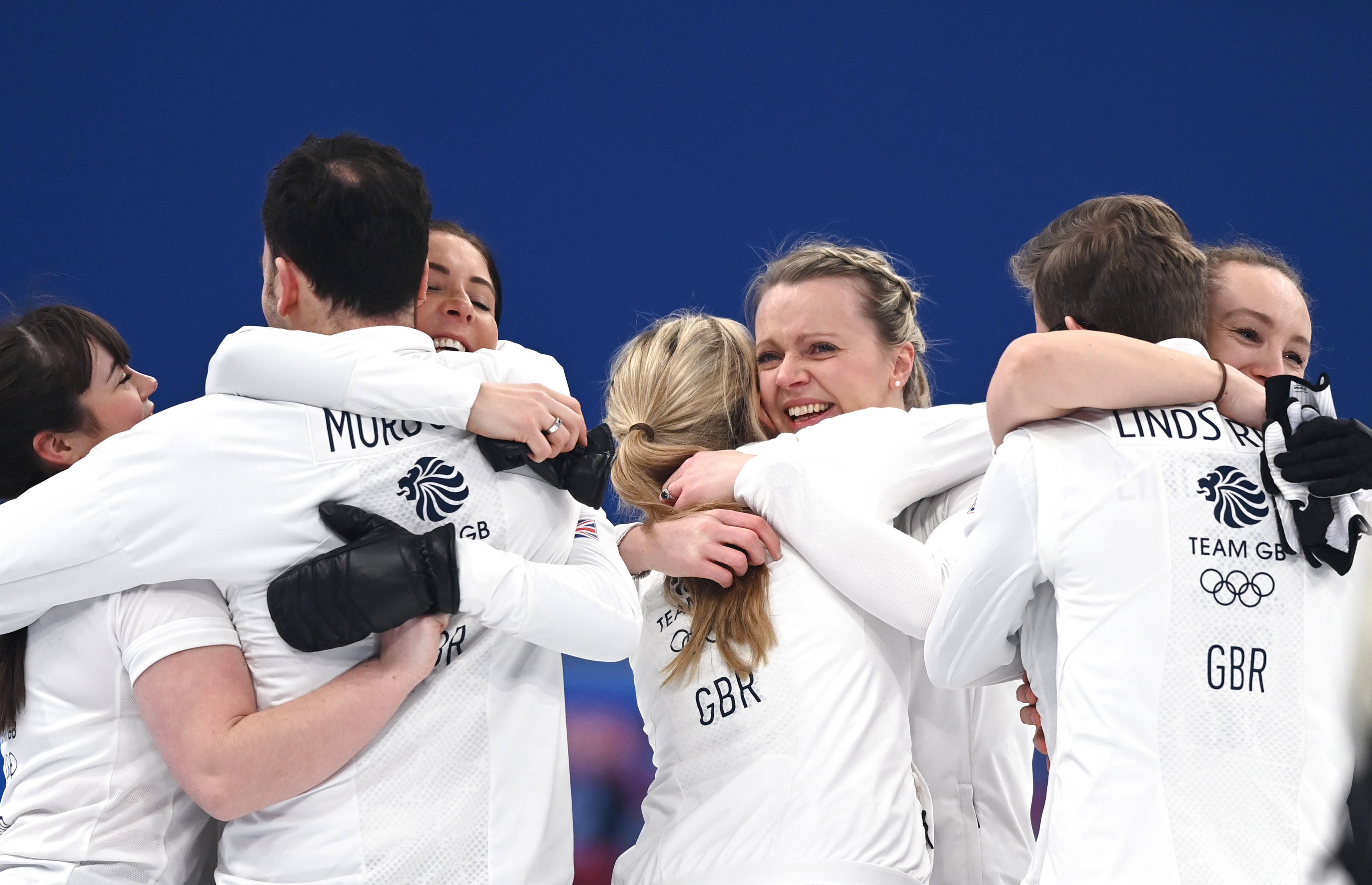 俄罗斯击败冰壶强手，勇夺冠军殊荣