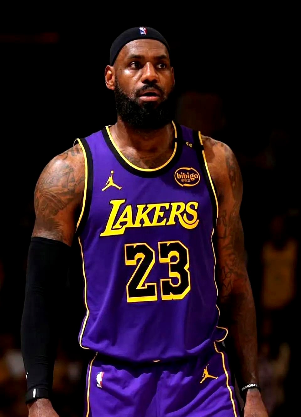 詹皇39+9湖人大胜火箭，取得三连胜