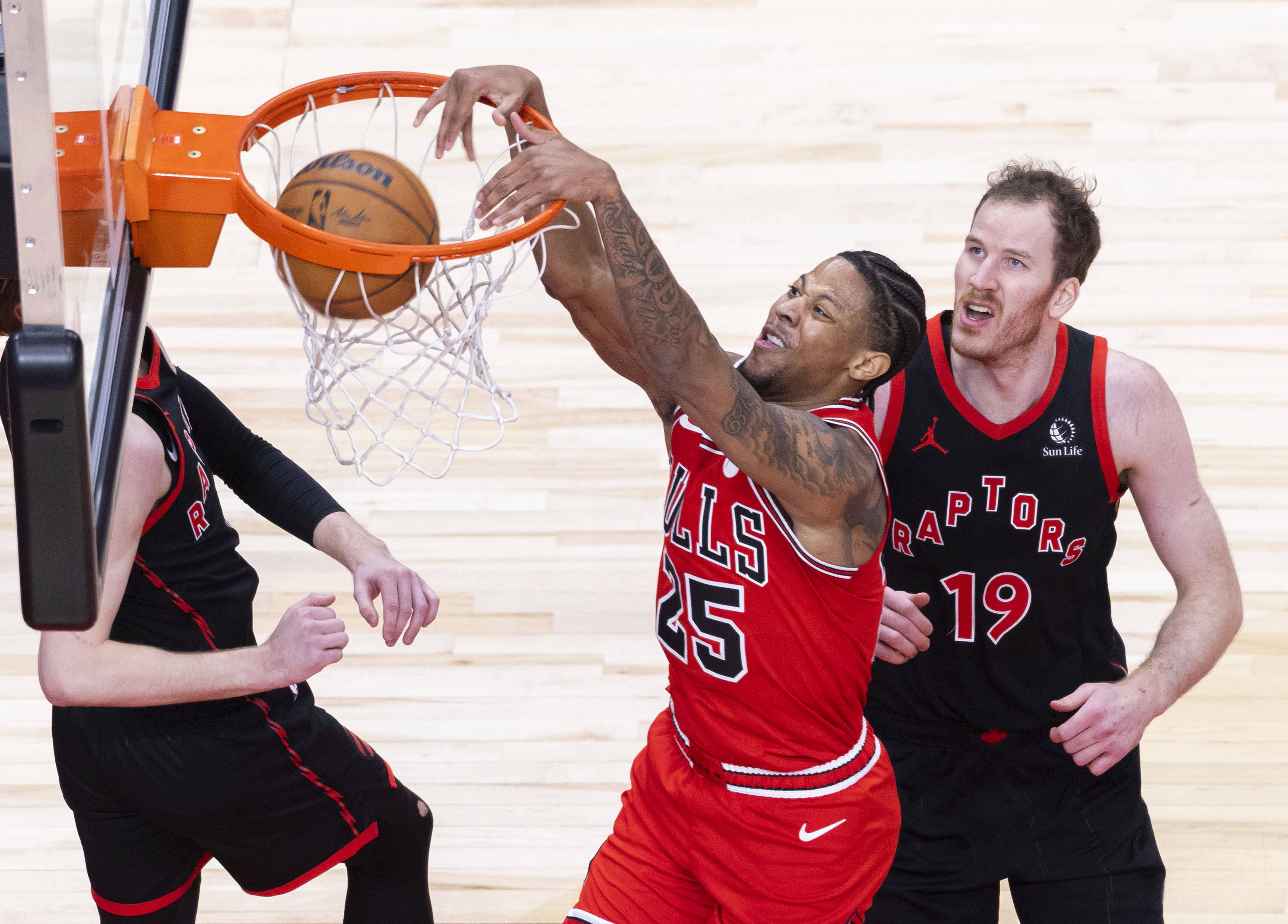 快船客场不敌猛龙，遗憾告负