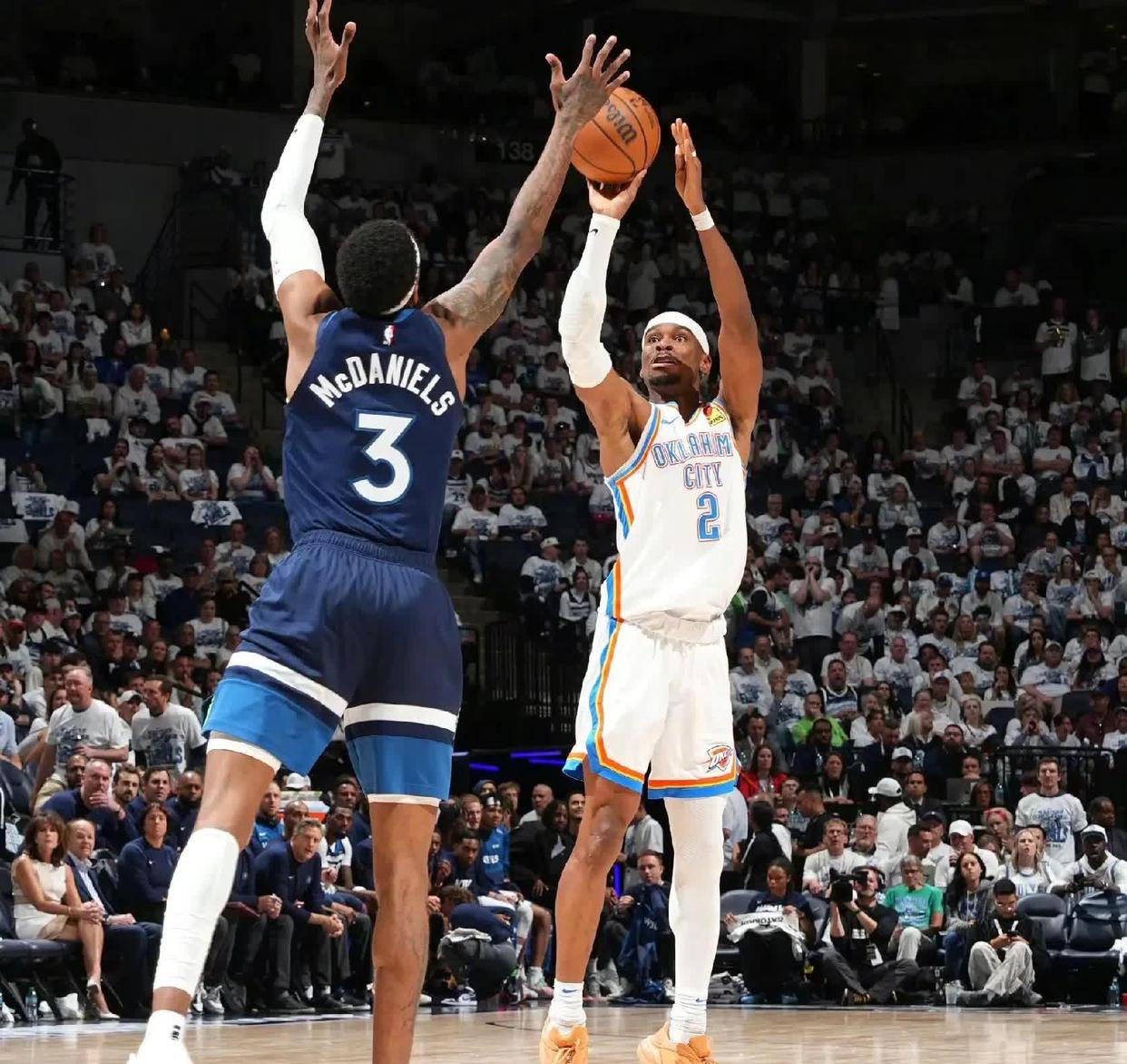 尼克斯险胜魔术，兰德尔轰38分