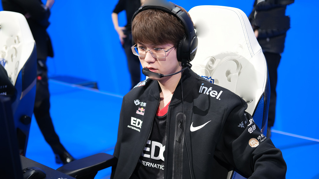 DRX鏖战GEN,Meiko关键团战开团秒人强强对话半决赛,强势挺进下一轮 DRX鏖战GEN,Meiko关键团战开团秒人强强对话半决赛,强势挺进下一轮